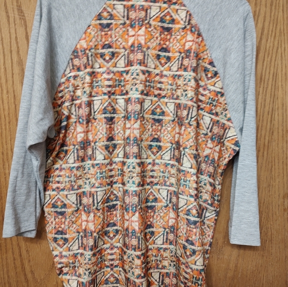 LuLaRoe Randy Tee - Picture 2 of 4
